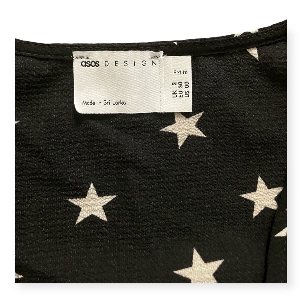 ASOS DESIGN Petite wrap front mini dress in star print - Picture 4 of 5